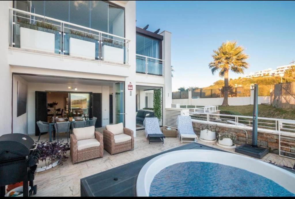 Casares Del Mar Luxury Apartment Малага Экстерьер фото